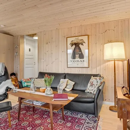 2 Bedroom Beautiful In Σπίτι διακοπών